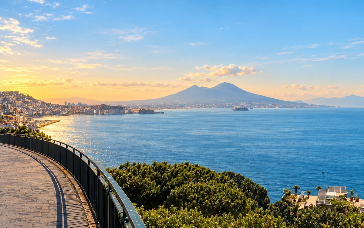 Il golfo di Napoli · immagine rielaborata